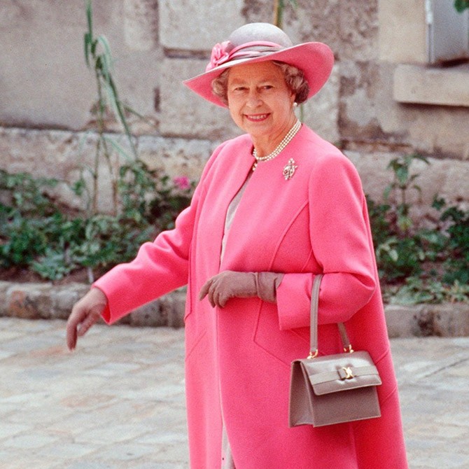 Barbie’nin İkonik Pembesi Kraliyet Stilinde de İz Bıraktı