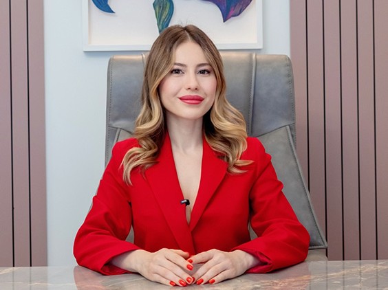 Yaza Pürüzsüz ve Işıldayan Bir Ciltle Girmenin Yolları