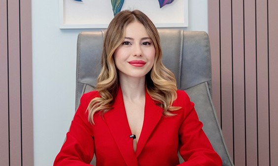 Yaza Pürüzsüz ve Işıldayan Bir Ciltle Girmenin Yolları