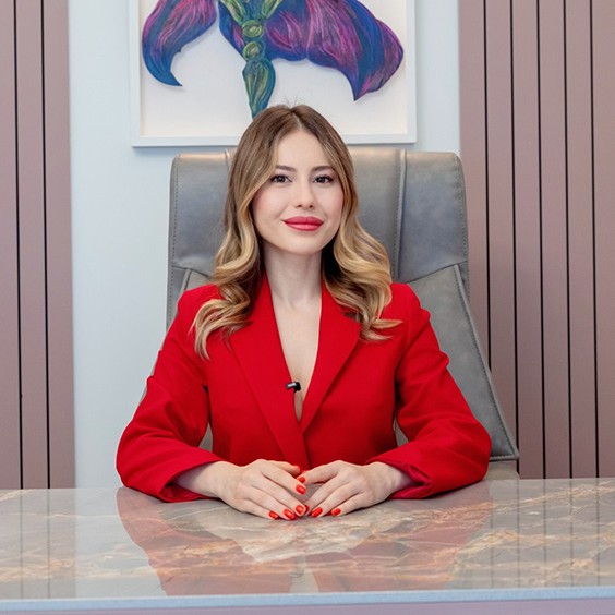 Yaza Pürüzsüz ve Işıldayan Bir Ciltle Girmenin Yolları