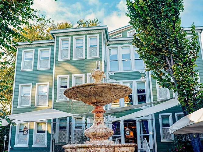 Sultanahmet’te Saklı Bir Bahçe: Yeşil Ev’de Pazar Brunch’ı