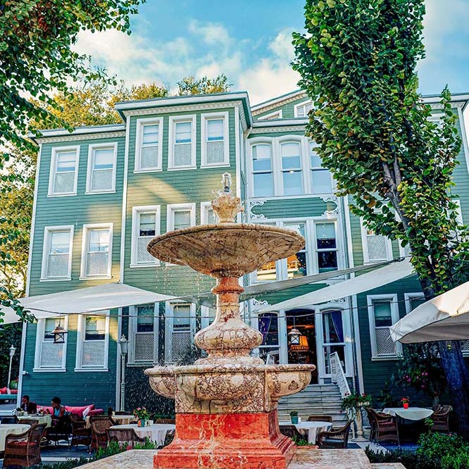 Sultanahmet’te Saklı Bir Bahçe: Yeşil Ev’de Pazar Brunch’ı