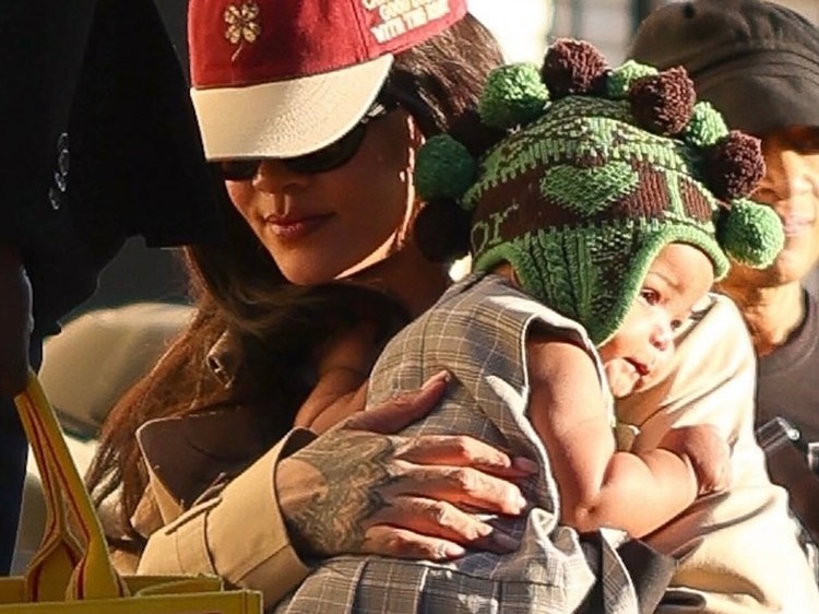 Rihanna, Paris’te Rosie ile görüntülendi