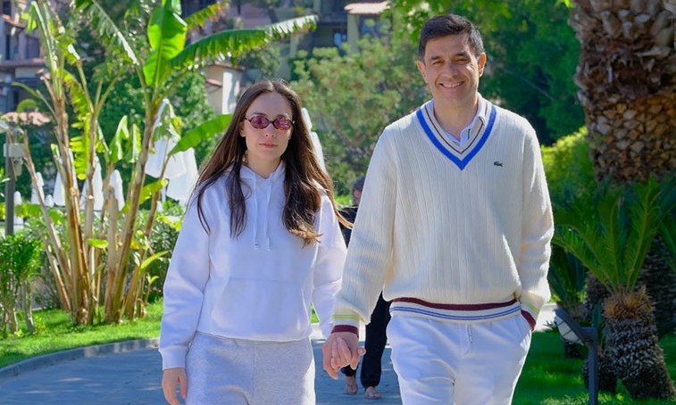 Cansel Elçin ve Zeynep Tuğçe Bayat’tan sezonun ilk yaz kareleri