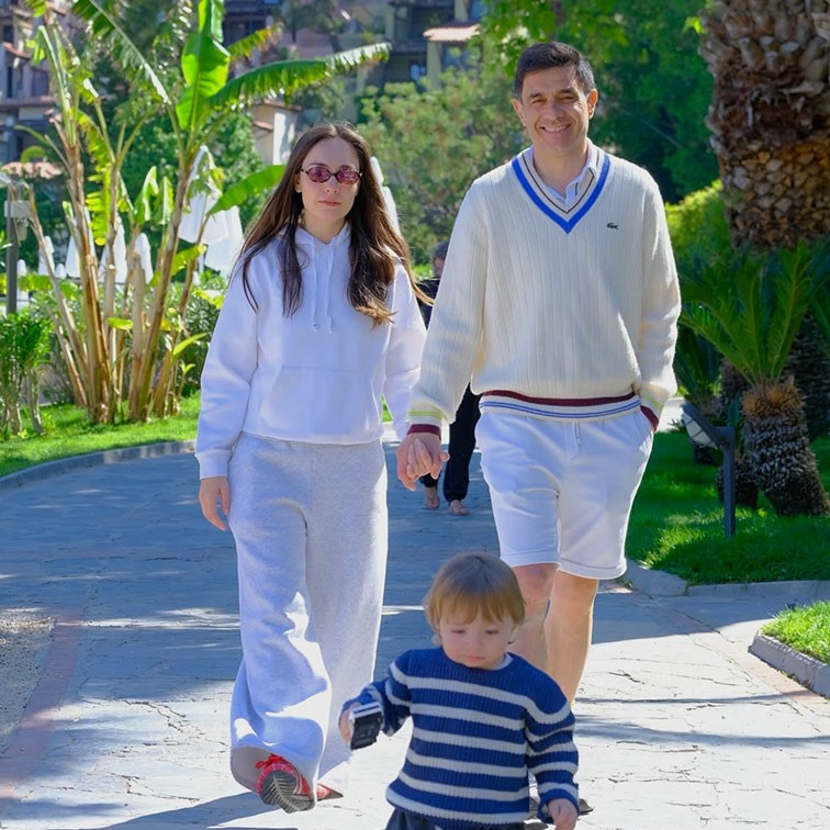 Cansel Elçin ve Zeynep Tuğçe Bayat’tan sezonun ilk yaz kareleri