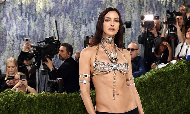 Met Gala 2026: Metropolitan Merdivenlerinde Görkemli Stil Manifestosu