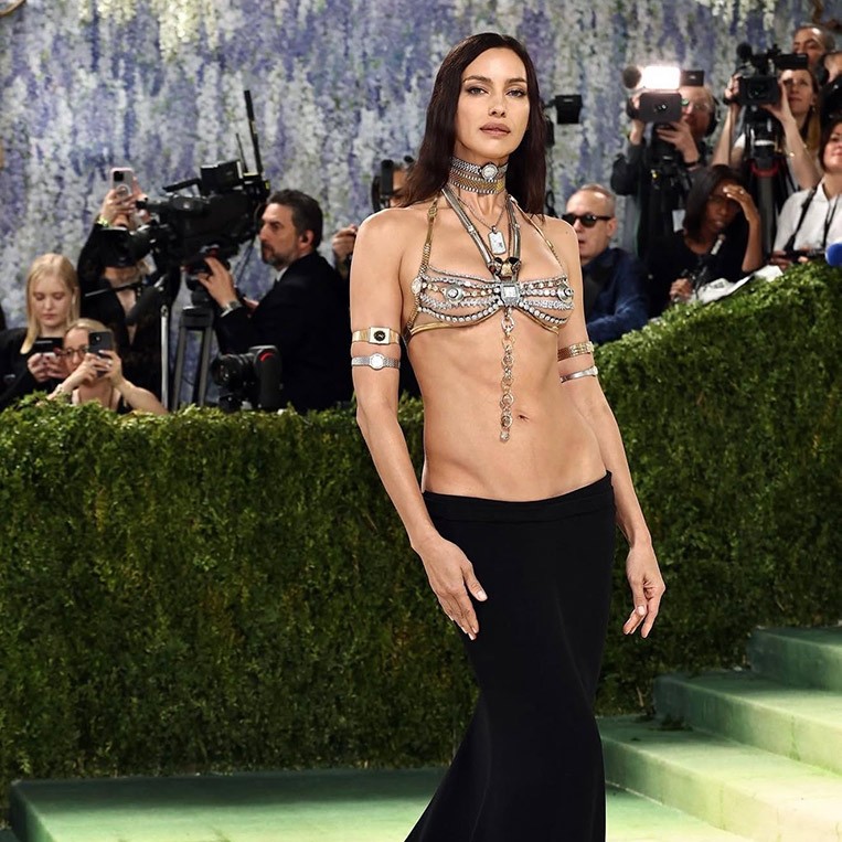 Met Gala 2026: Metropolitan Merdivenlerinde Görkemli Stil Manifestosu