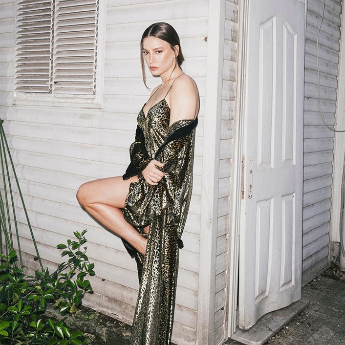 Serenay Sarıkaya Yeni Kareleriyle Dikkat Çekti