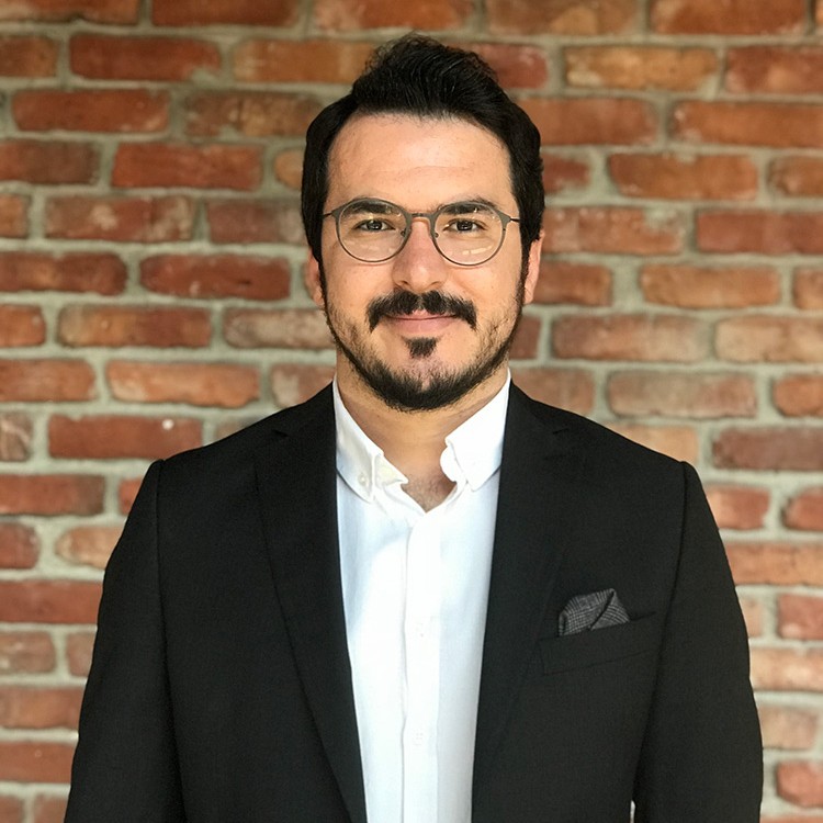 Moda Artık Podyumda Değil, Ekranda Doğuyor