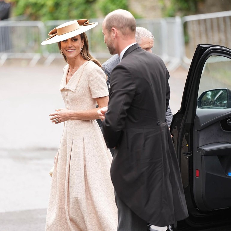 Prenses Catherine’den Düğün Davetinde Kusursuz Stil Gösterisi