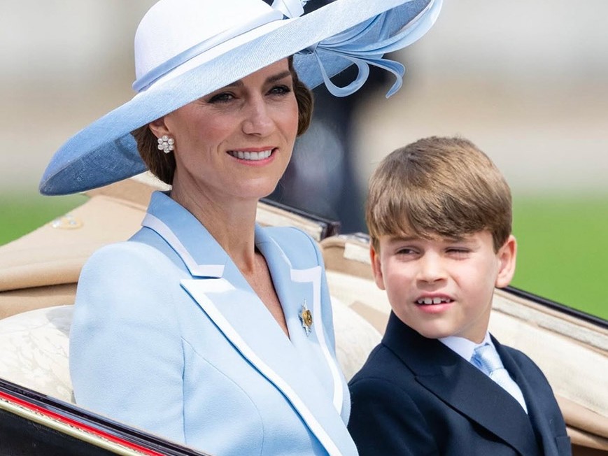 Kate Middleton zarafetiyle Trooping the Colour törenine damga vurdu