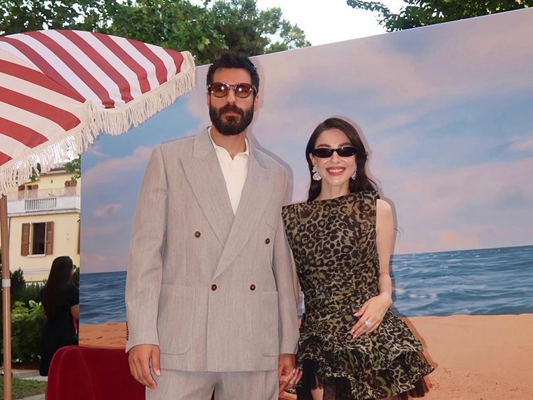 Özge Gürel ve Serkan Çayoğlu, İtalya’da Kırmızı Halıda