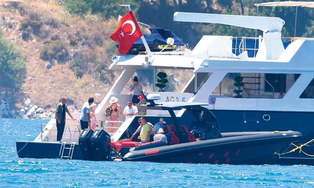 Ünlüler Bodrum'da Sezonu Açtı