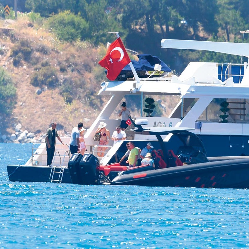 Ünlüler Bodrum'da Sezonu Açtı