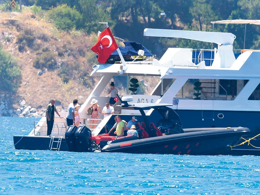 Ünlüler Bodrum'da Sezonu Açtı