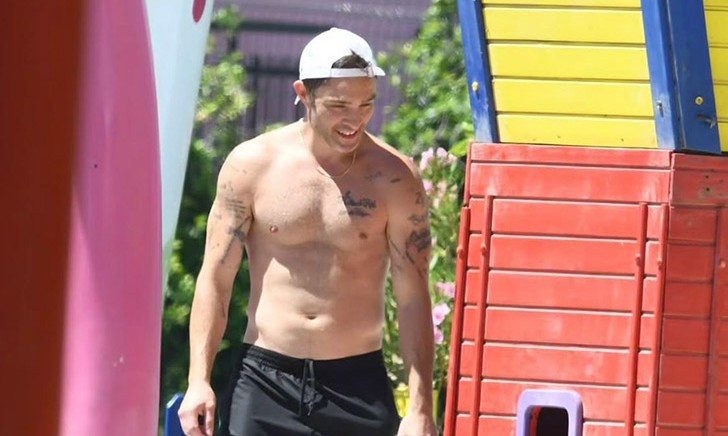 Ed Westwick Ailesiyle Bodrum Tatilinde Görüntülendi