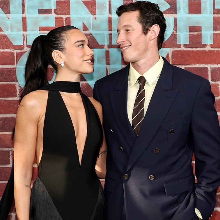 Dua Lipa ve Callum Turner’dan evlilik sonrası ilk kırmızı halı