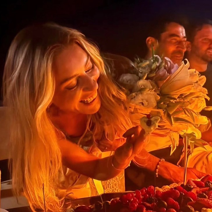 Sinem Kobal 39. Yaşını Alaçatı’da Kutladı