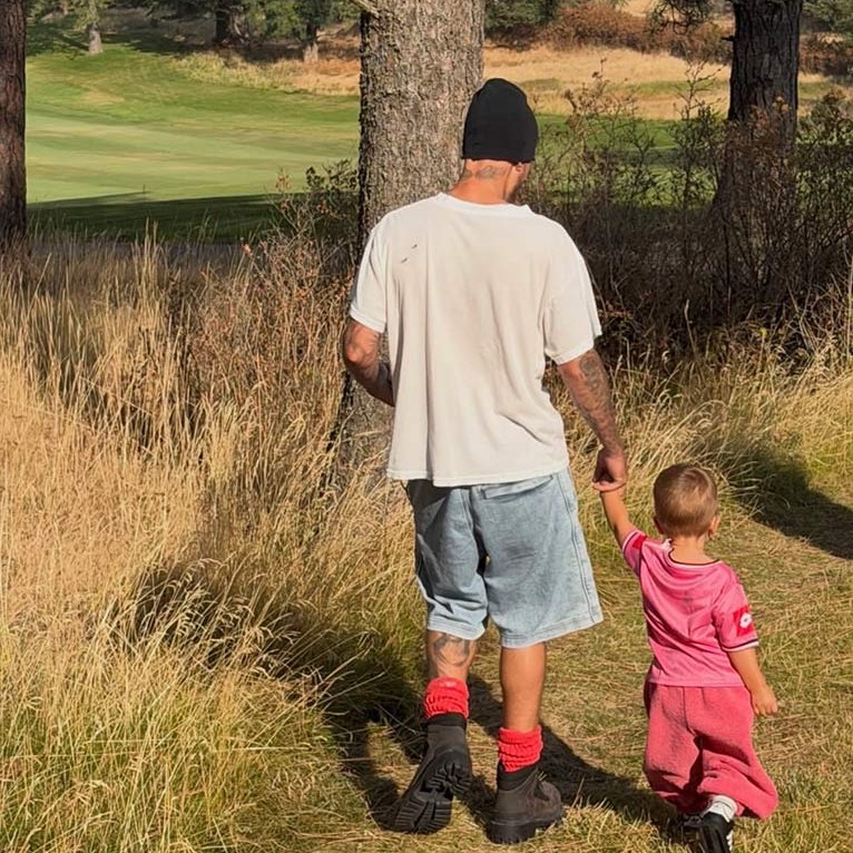 Hailey Bieber’dan oğlu Jack ile yeni kareler