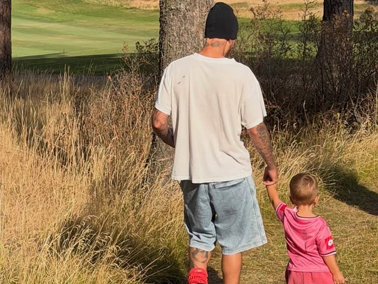 Hailey Bieber’dan oğlu Jack ile yeni kareler