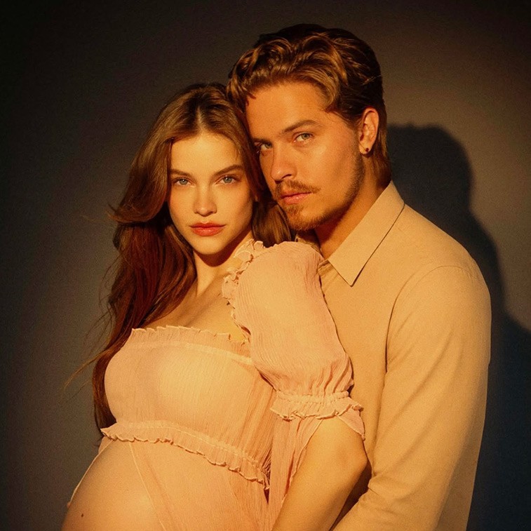 Barbara Palvin’den doğuma günler kala özel pozlar