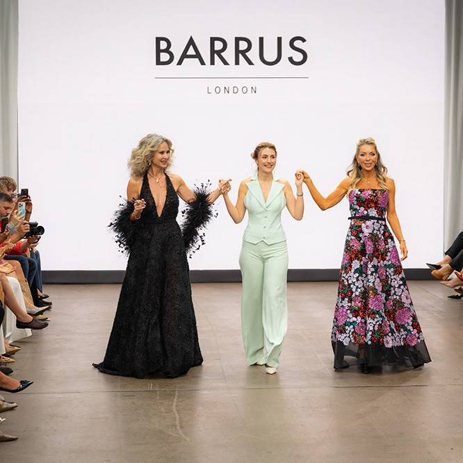 BARRUS’UN “ANADOLU BAHÇESİ” LONDRA’DA EĞİTİME DESTEK İÇİN PODYUMDAYDI