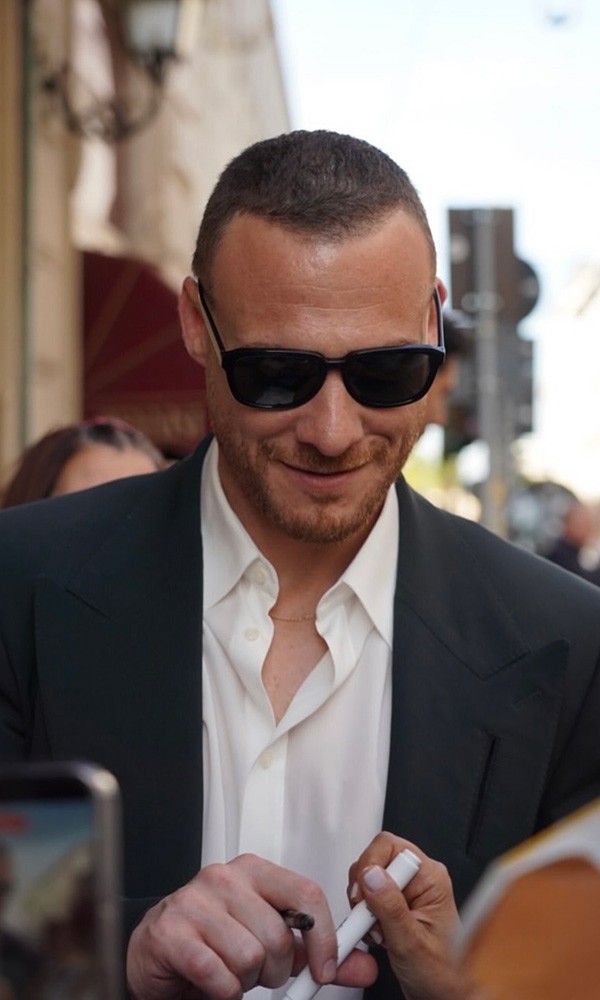 Kerem Bürsin Milano Moda Haftası’nda