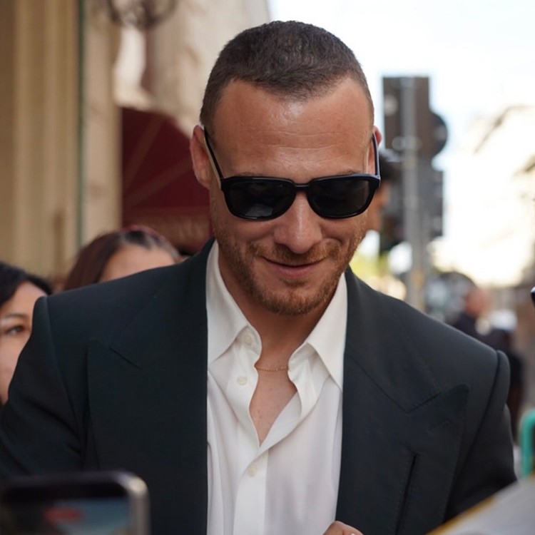 Kerem Bürsin Milano Moda Haftası’nda