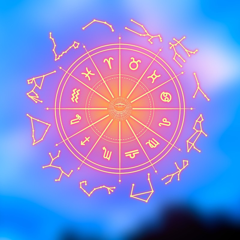Boğa Dolunayı'nın 12 burca etkilerini temsil eden astroloji çarkı ve burç sembolleri
