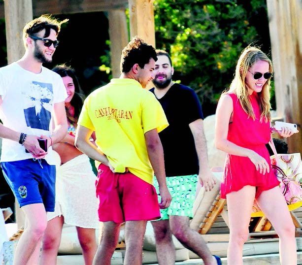 İki kardeş tatilde