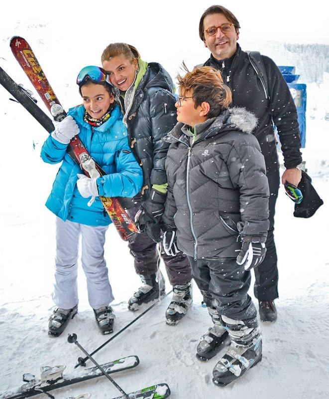 Gün boyu kayak pistinden inmediler