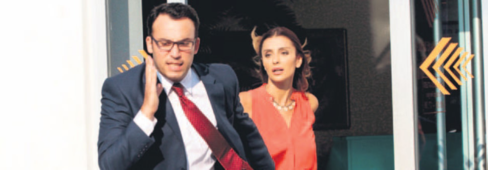 Özge Ulusoy bankacı oldu