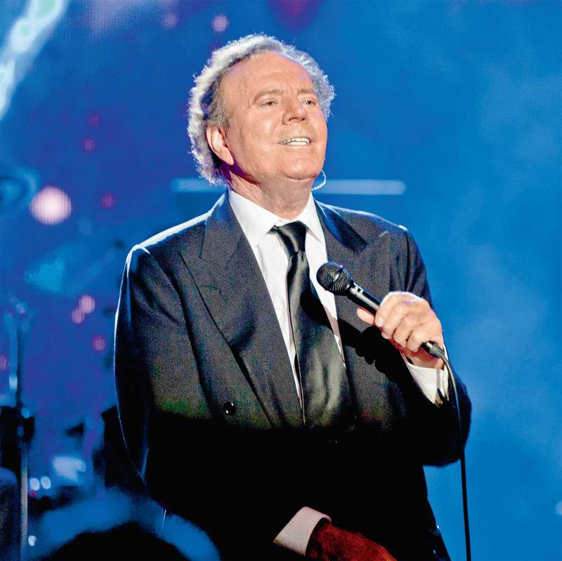 Julio Iglesias hayranlarıyla buluştu