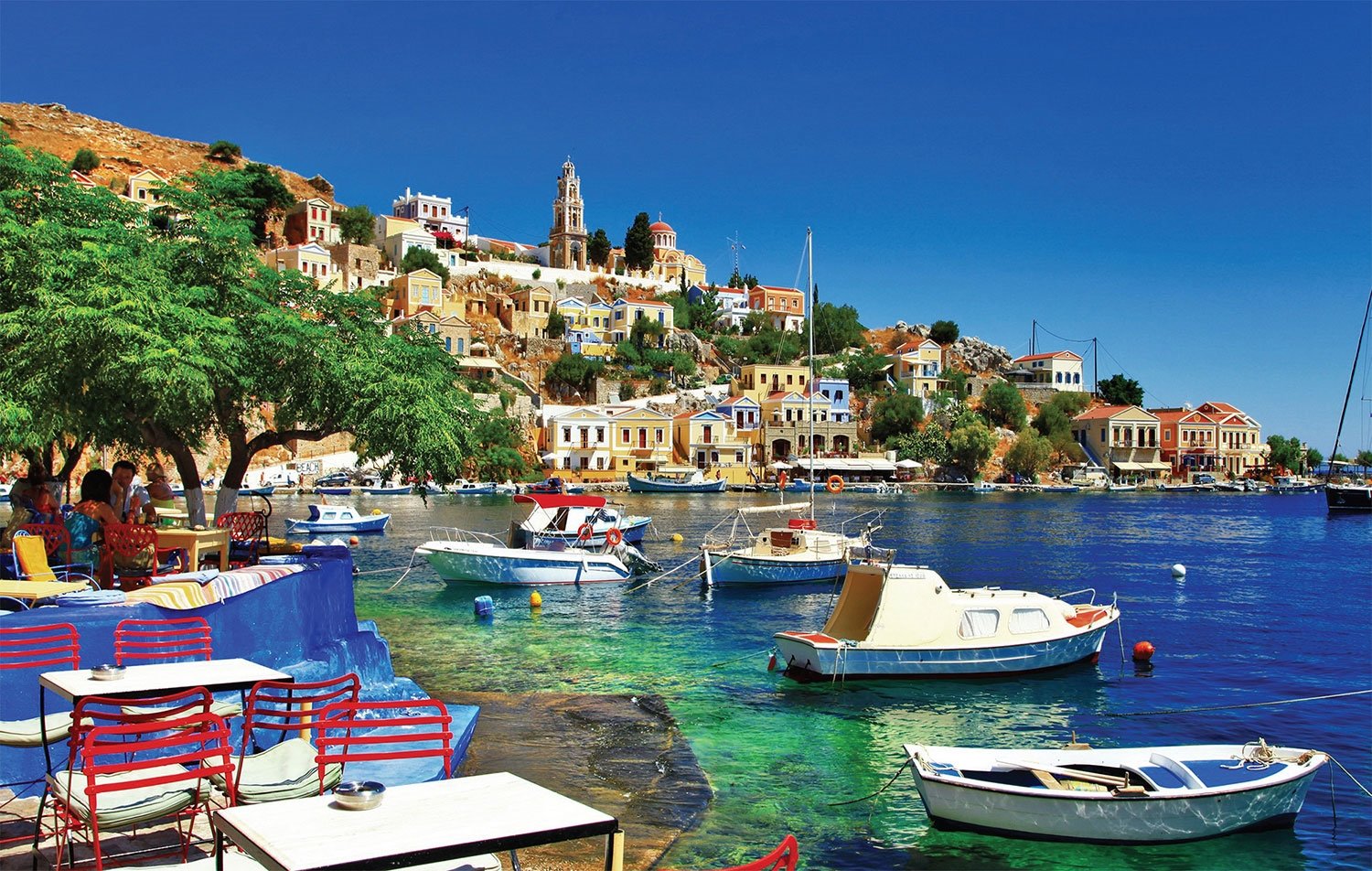 Küçük ve sevimli bir Yunan adası Simi