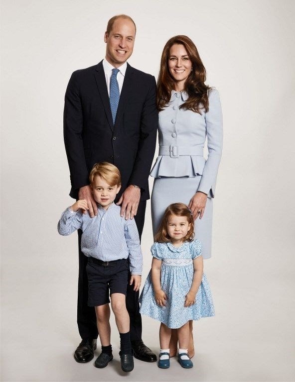 İngiltere Kraliyet Ailesi'nden yılbaşı fotoğrafı