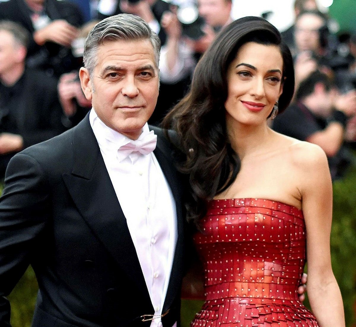 George Clooney ve eşinden çocuklar için bağış
