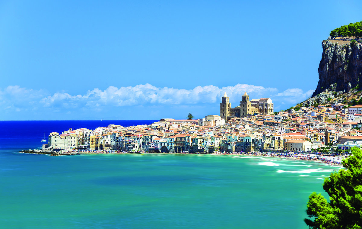 Sicilya'nın Ortaçağ'dan kalma en güzel kasabası Cefalu