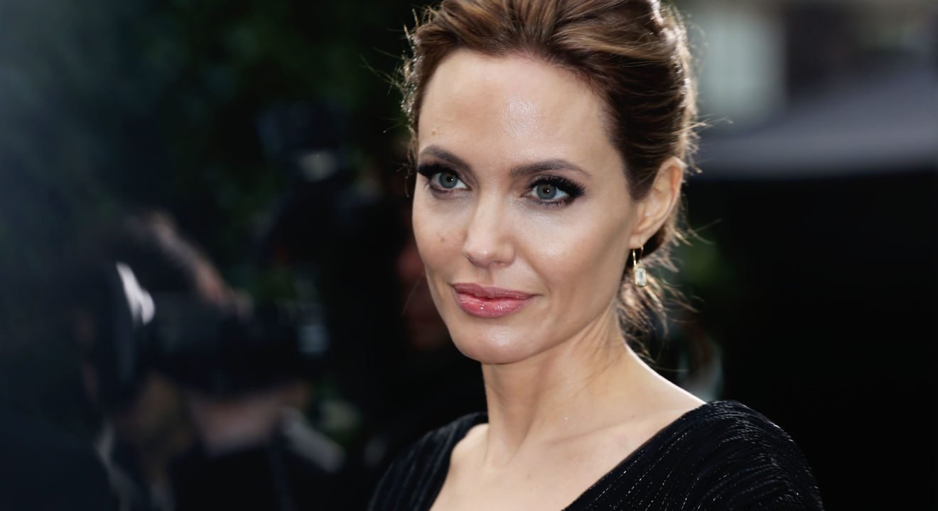 Angelina Jolie sarışın!