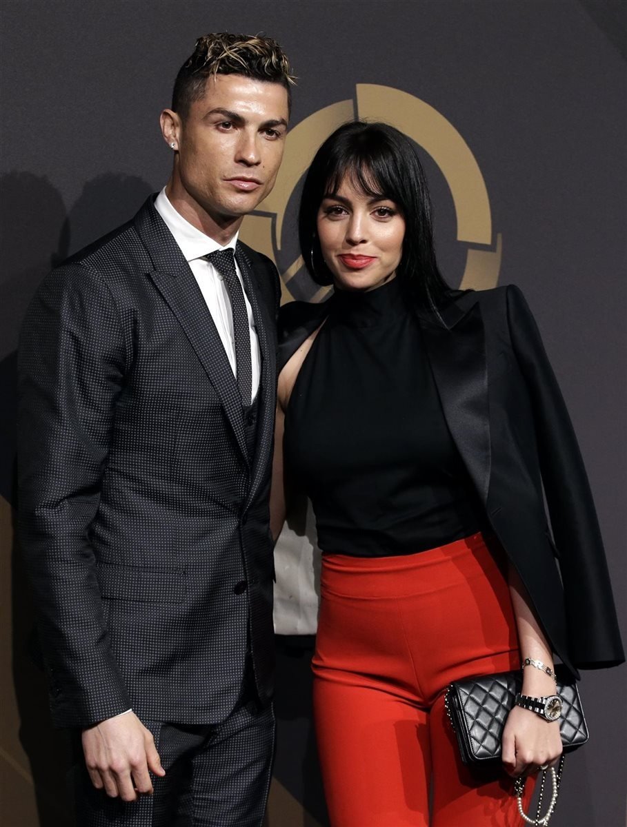 Cristiano Ronaldo ve Georgina Rodriguez nişanlandı
