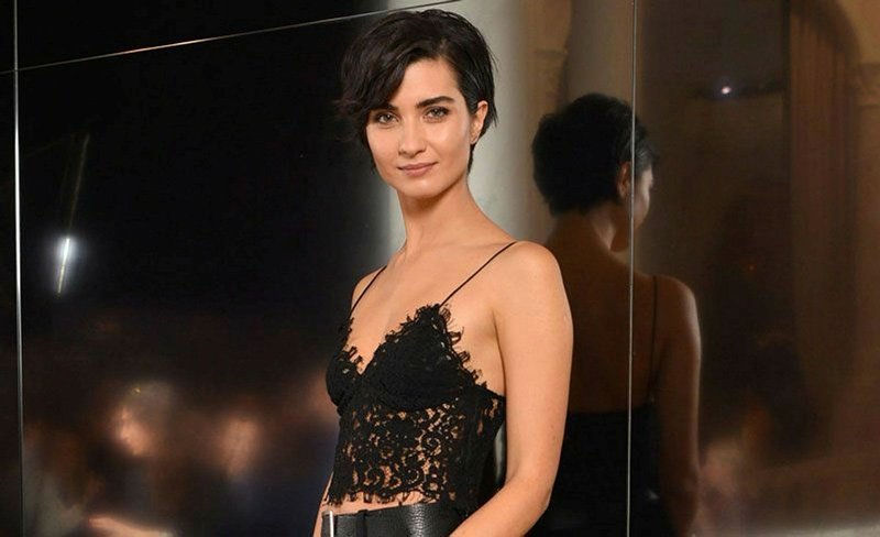 Tuba Büyüküstün'den sevgilisi Umut Evirgen'e büyük destek