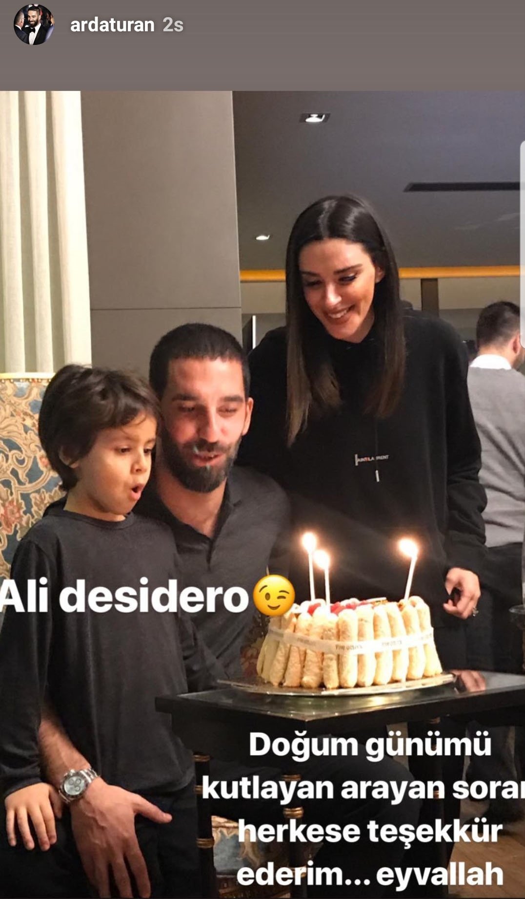 Arda Turan doğum gününü eşiyle kutladı