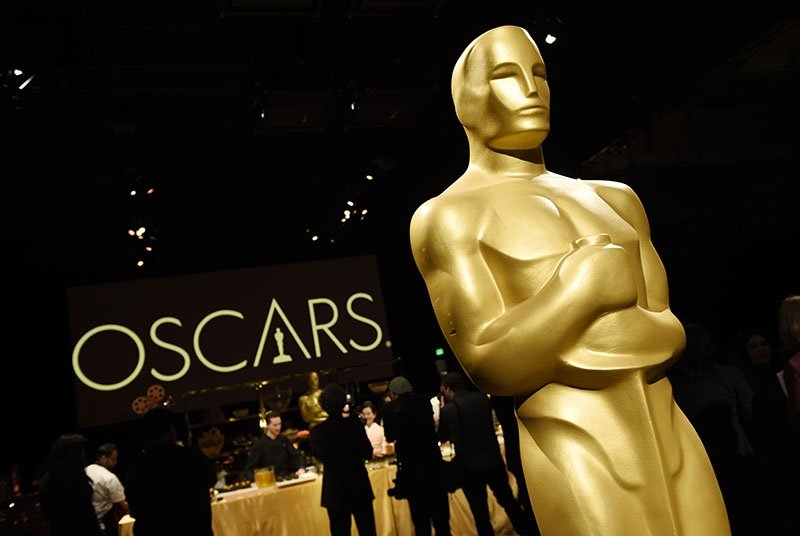 Hollywood yıldızları Oscar Akademisi'ne karşı birleşti