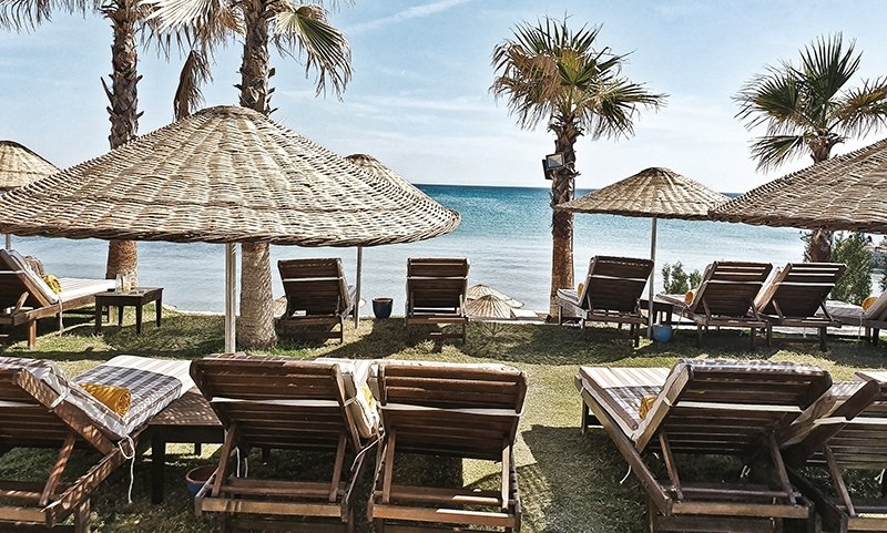 Çeşme'nin en yeni beach'inden iki iddialı restoran