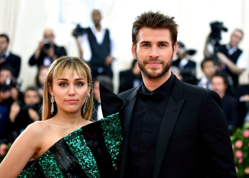 Miley Cyrus ve Liam Hemsworth yollarını ayırdı