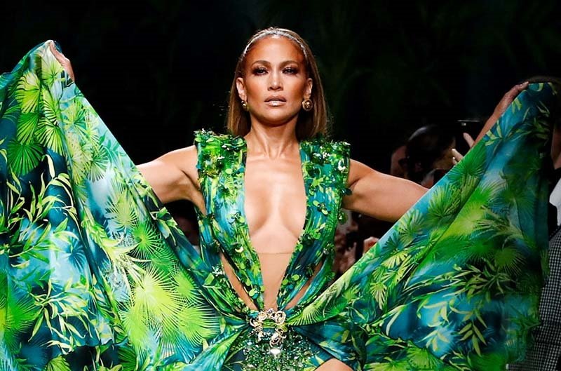 Milano Moda Haftası'nda Jennifer Lopez rüzgarı esti