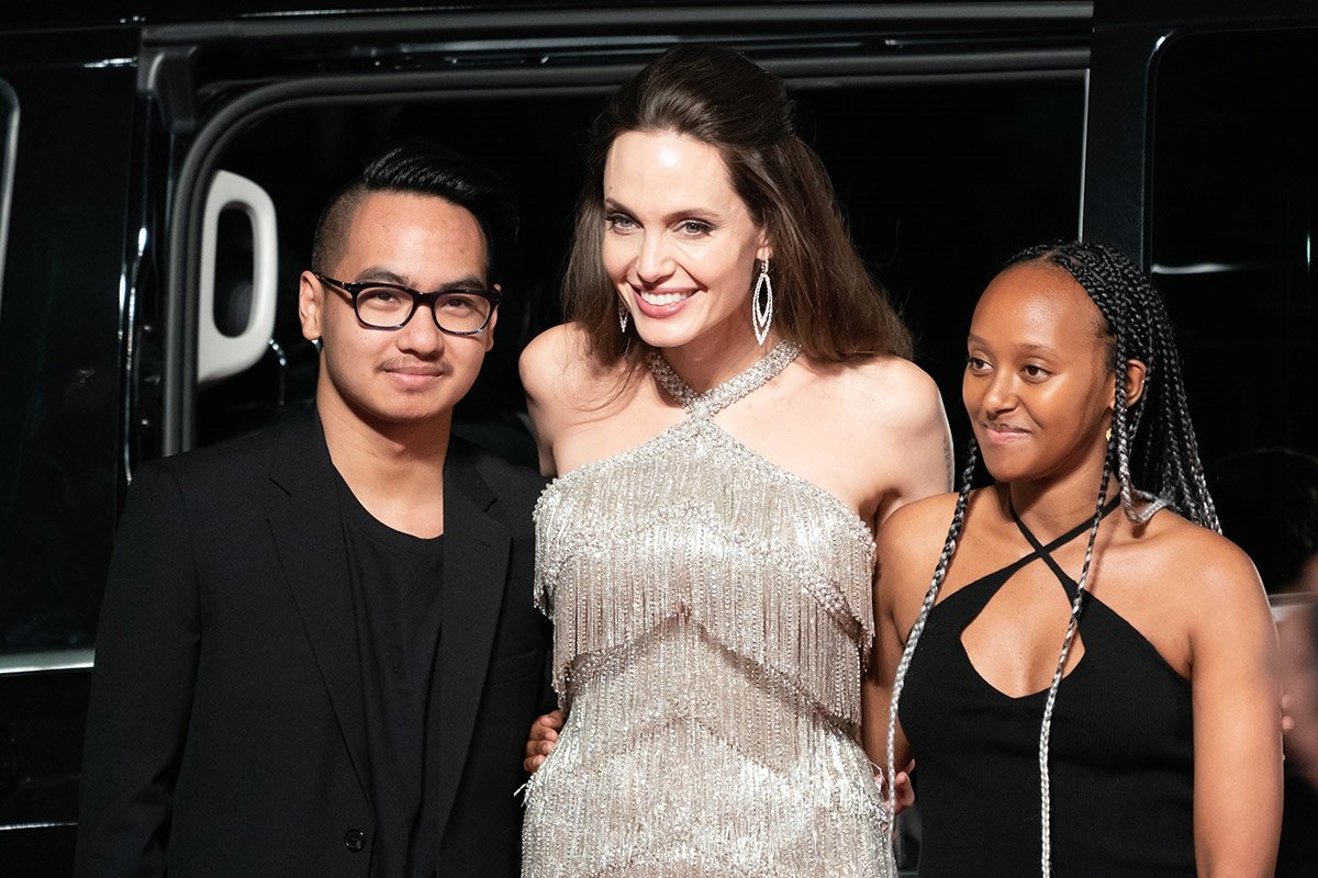 Angelina Jolie'nin yüzü gülüyor