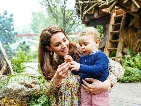 Cambridge Düşesi Kate Middleton Prens Louis'le birlikte müzik dersinde