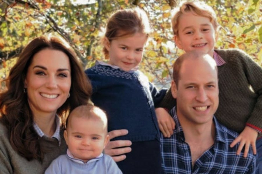 Prens William ve Kate Middleton'ın çocukları corona virüsle mücadele eden sağlık çalışanlarını alkışladılar