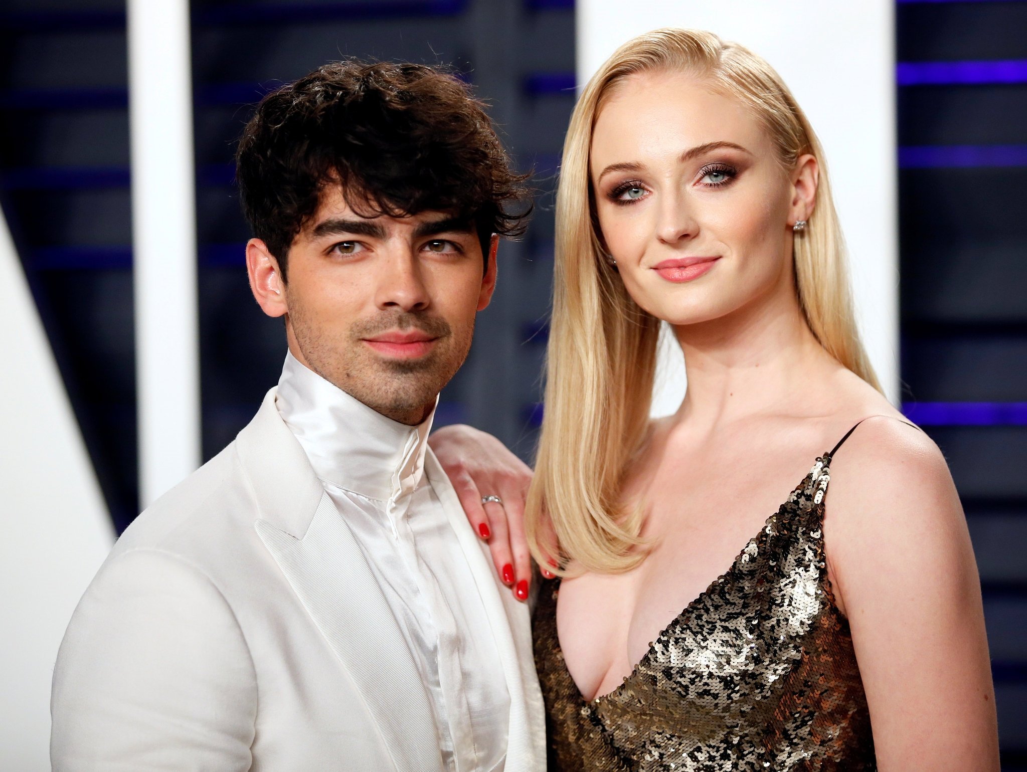 Sophie Turner ve Joe Jonas doktorlara yemek bağışladı