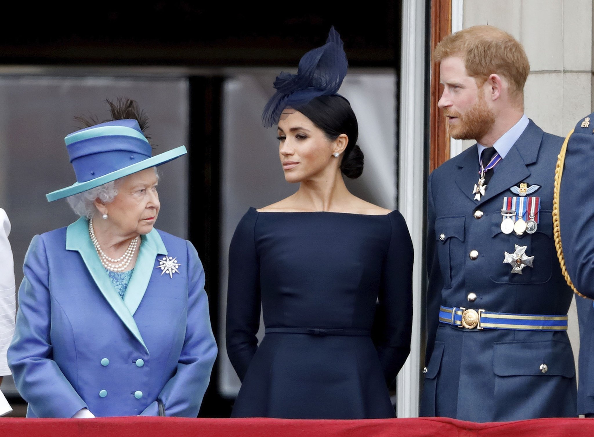 Meghan Markle ve Prens Harry Kraliçe'yi doğum gününde görüntülü aradılar!
